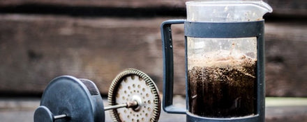 Préparer un café avec une cafetière à piston, voici comment