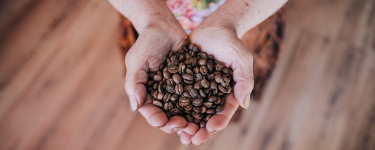 3 manières de moudre des grains à café sans une machine à moudre